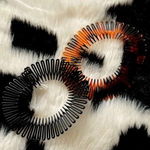 Two pack of 90s style comb headbands ⭐️